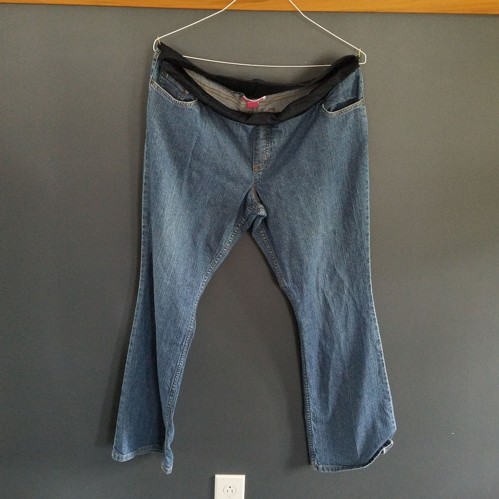 Liz Lange Maternity | Medium Wash Flare Jeans